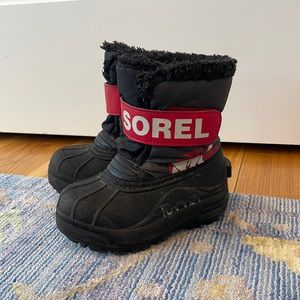 Sorel kids winter boots size 8